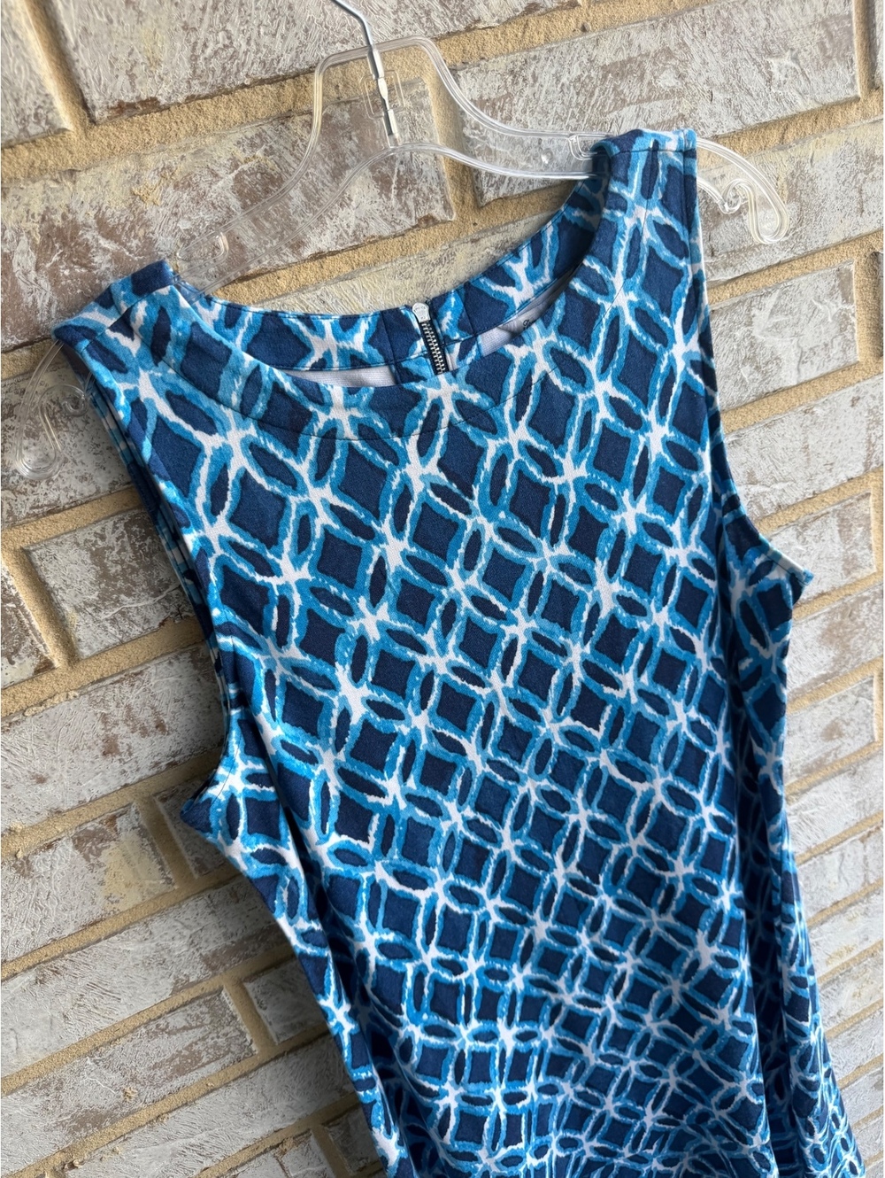 Tommy Bahama NWT Sleeveless Round Neck Blue Tone Geo Ruffle Hem Dress Size L - Picture 3 of 7